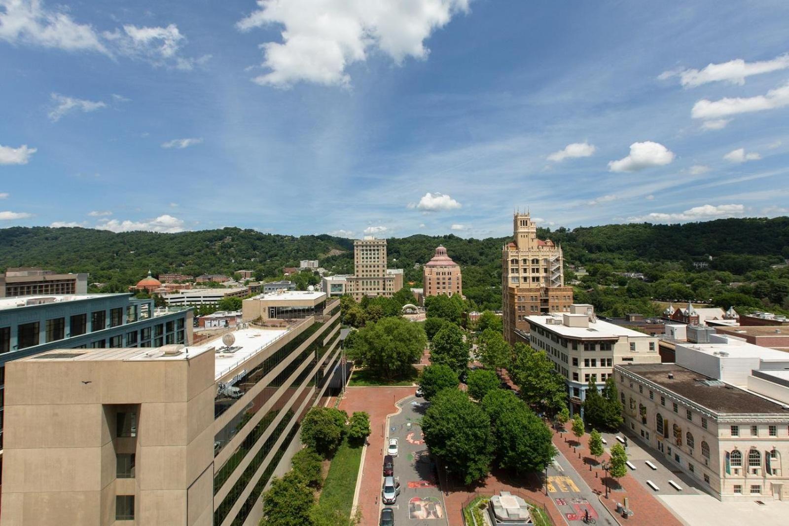 Arras Vacation Rentals: Luxury Downtown Condo with Pack Square Views Asheville Exterior photo